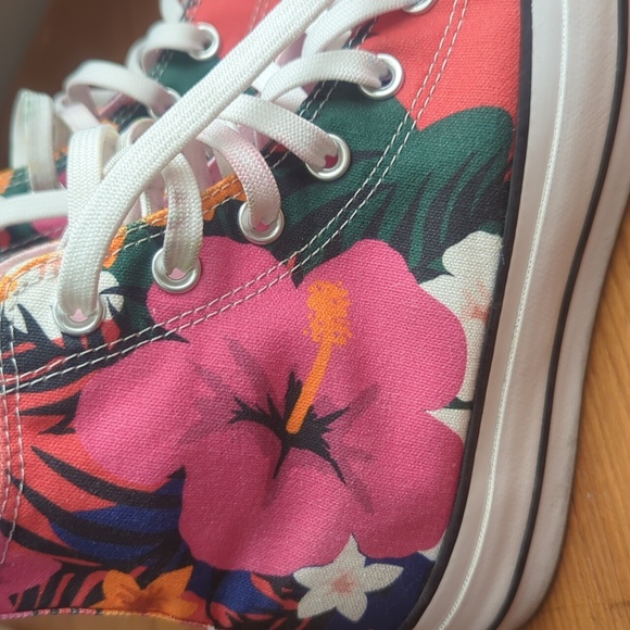 Converse - Picture 2 of 16